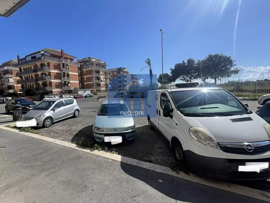 Immagine 2 di Negozio in vendita  in Via Antonio Forni a Roma