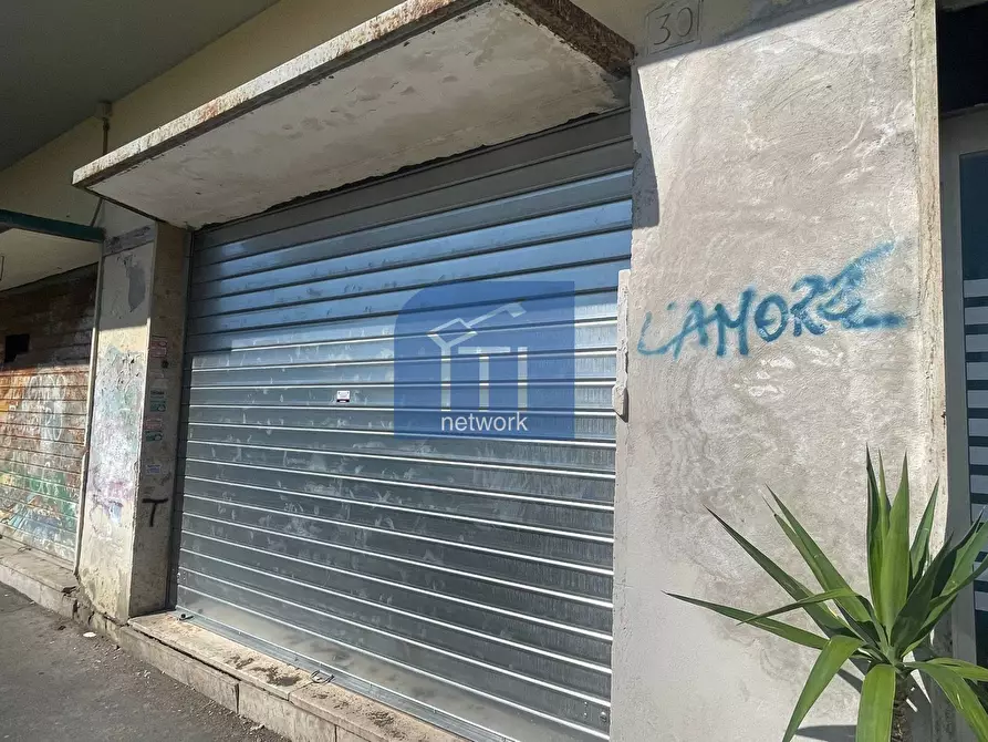 Immagine 4 di Negozio in vendita  in Via Antonio Forni a Roma