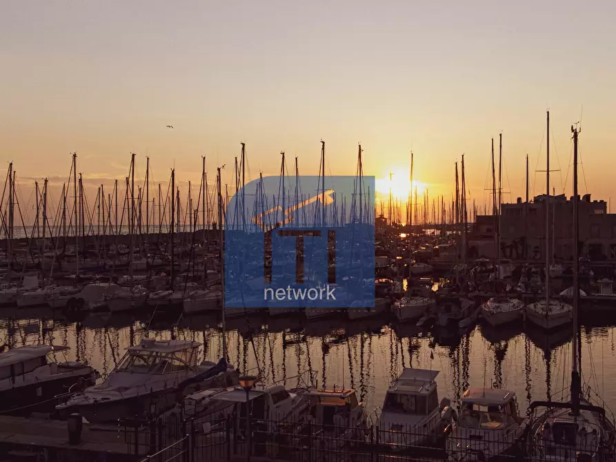 Immagine 20 di Locale commerciale in affitto  in Via Lungomare Duca degli Abruzzi 83 a Roma