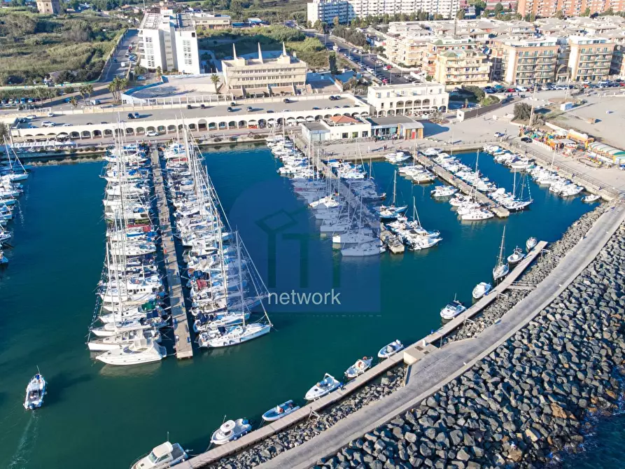 Immagine 4 di Locale commerciale in affitto  in Via Lungomare Duca degli Abruzzi 83 a Roma