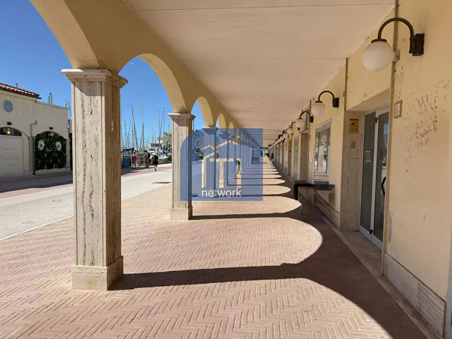 Immagine 9 di Locale commerciale in affitto  in Via Lungomare Duca degli Abruzzi 83 a Roma