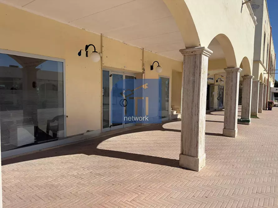 Immagine 8 di Locale commerciale in affitto  in Via Lungomare Duca degli Abruzzi 83 a Roma