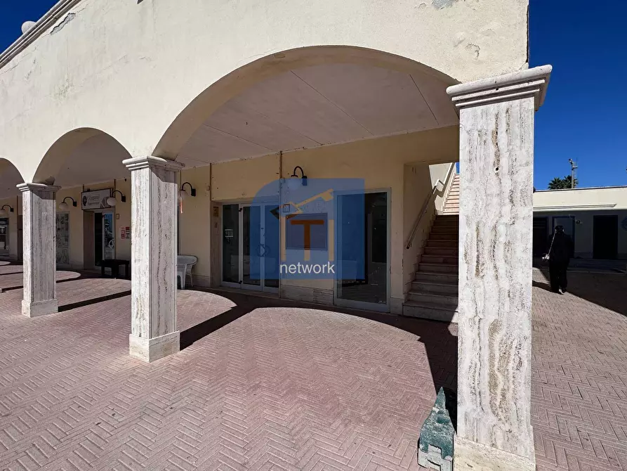 Immagine 5 di Locale commerciale in affitto  in Via Lungomare Duca degli Abruzzi 83 a Roma