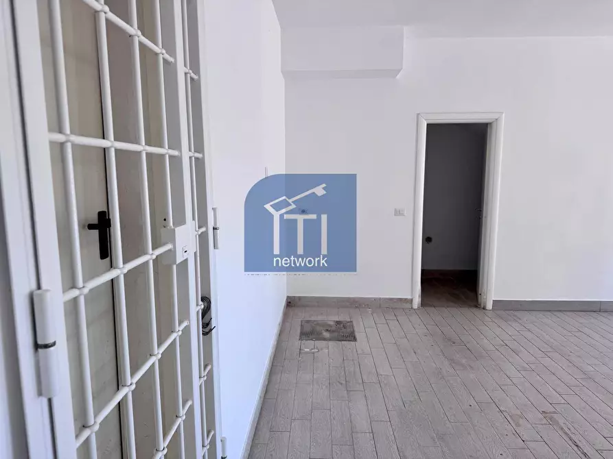 Immagine 16 di Locale commerciale in affitto  in Via Lungomare Duca degli Abruzzi 83 a Roma