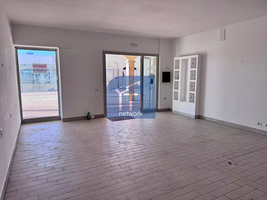 Immagine 3 di Locale commerciale in affitto  in Via Lungomare Duca degli Abruzzi 83 a Roma