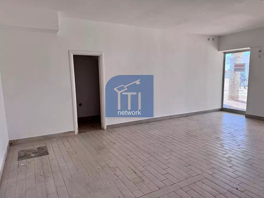 Immagine 11 di Locale commerciale in affitto  in Via Lungomare Duca degli Abruzzi 83 a Roma