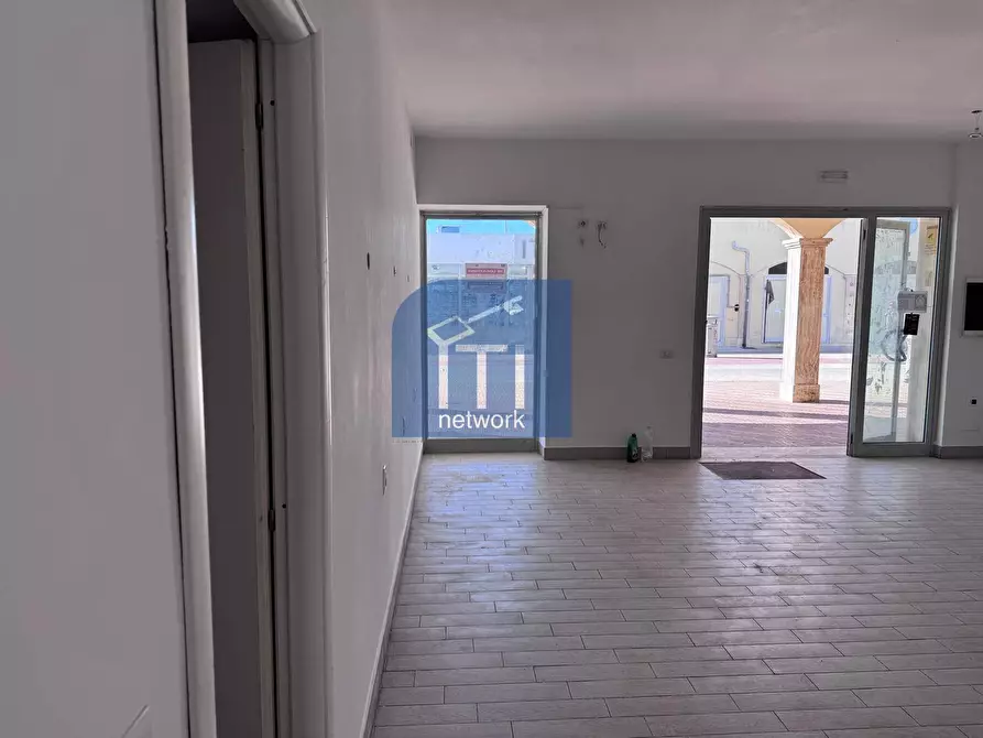 Immagine 13 di Locale commerciale in affitto  in Via Lungomare Duca degli Abruzzi 83 a Roma