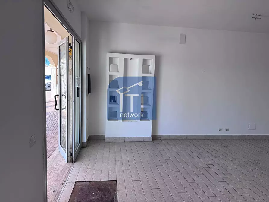 Immagine 14 di Locale commerciale in affitto  in Via Lungomare Duca degli Abruzzi 83 a Roma