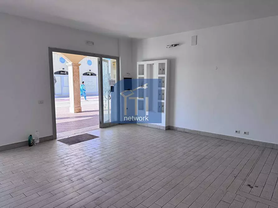 Immagine 15 di Locale commerciale in affitto  in Via Lungomare Duca degli Abruzzi 83 a Roma