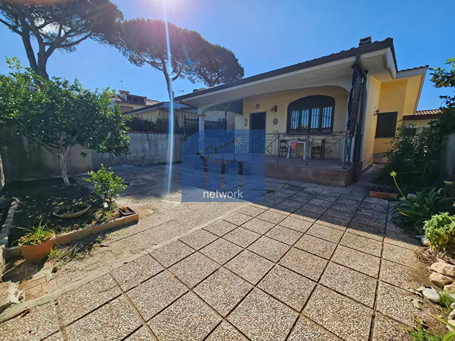 Immagine 4 di Villa in vendita  in via degli abeti a Ardea