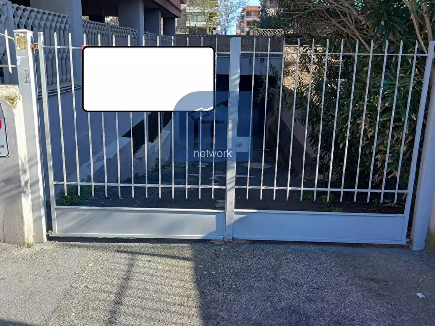 Immagine 1 di Magazzino in vendita  in Via Marsiglia a Pomezia