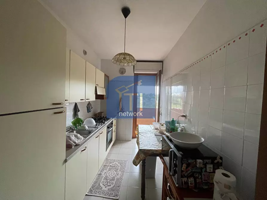 Immagine 7 di Appartamento in vendita  in via federico fellini a Pomezia