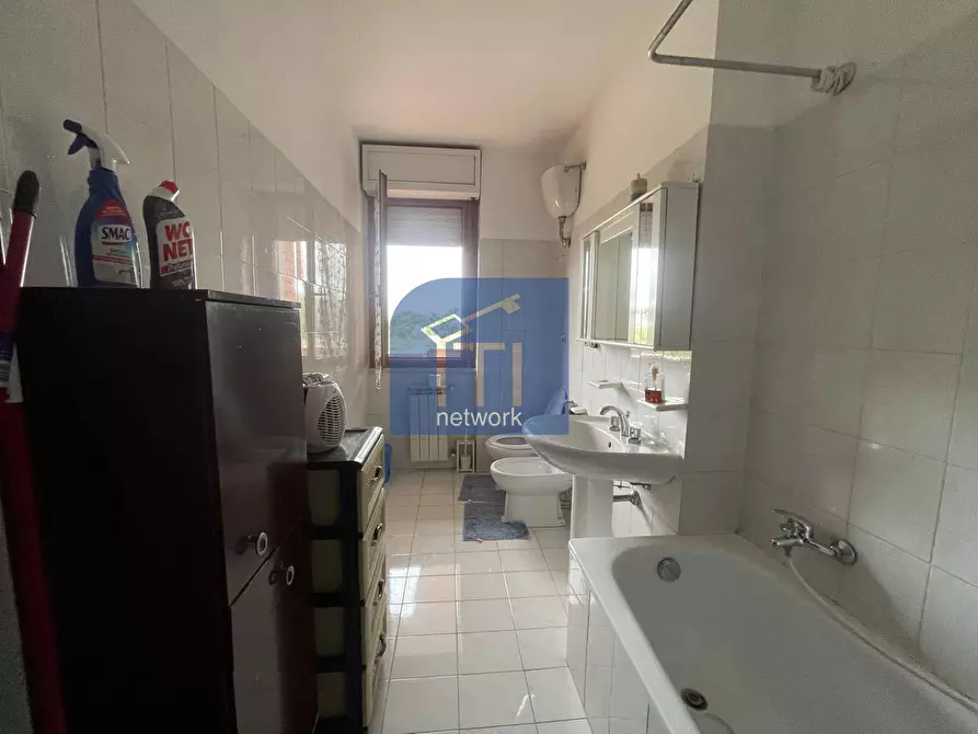 Immagine 22 di Appartamento in vendita  in via federico fellini a Pomezia