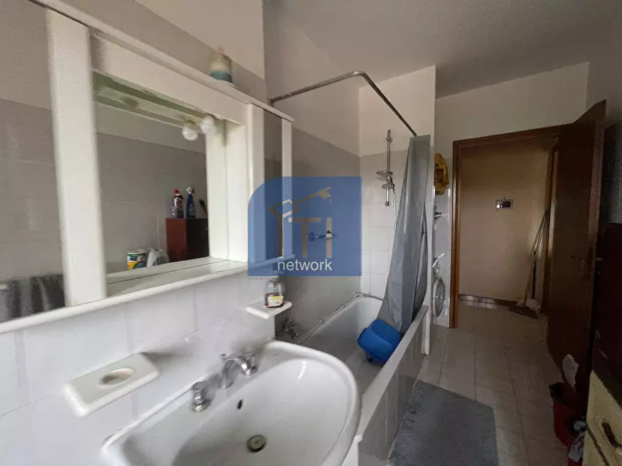 Immagine 24 di Appartamento in vendita  in via federico fellini a Pomezia