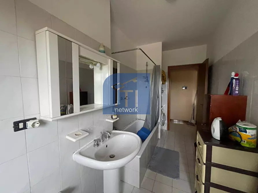 Immagine 23 di Appartamento in vendita  in via federico fellini a Pomezia