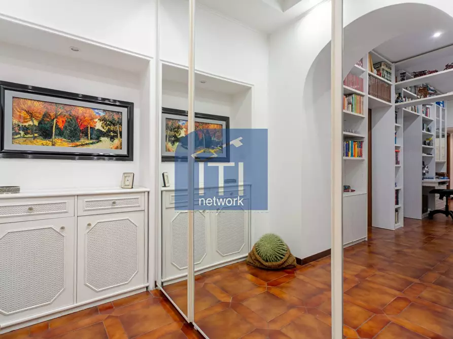 Immagine 3 di Appartamento in vendita  in via Acaia 61 a Roma