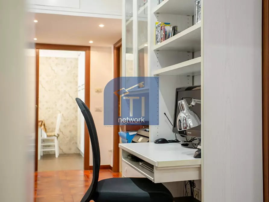 Immagine 12 di Appartamento in vendita  in via Acaia 61 a Roma