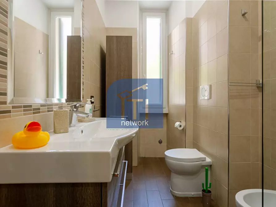 Immagine 32 di Appartamento in vendita  in via Acaia 61 a Roma