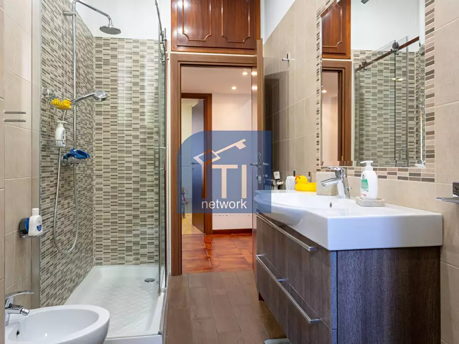 Immagine 33 di Appartamento in vendita  in via Acaia 61 a Roma