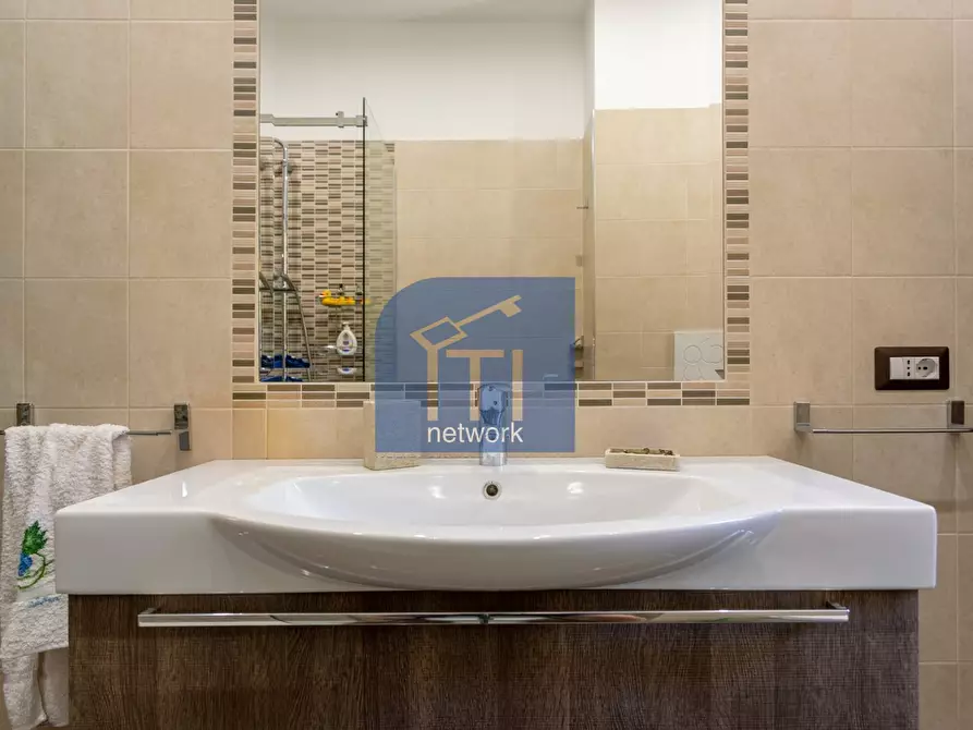 Immagine 34 di Appartamento in vendita  in via Acaia 61 a Roma