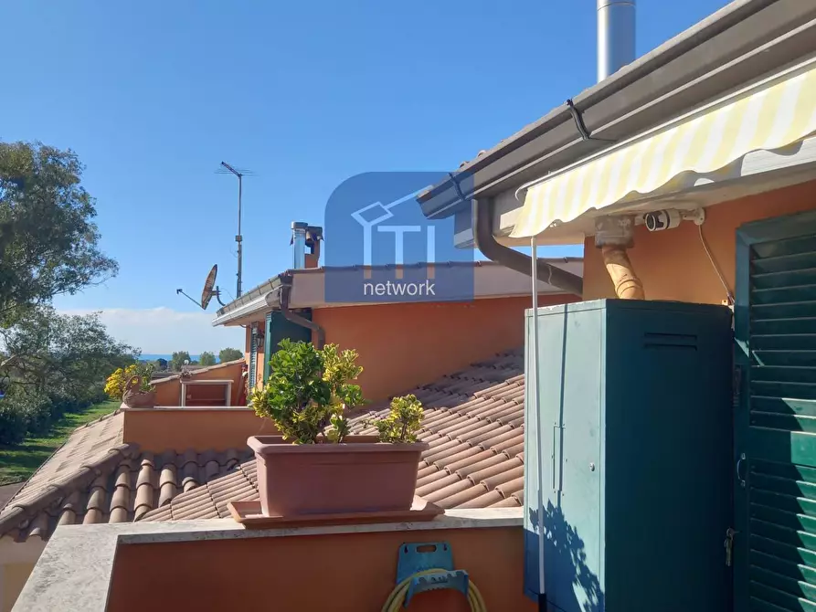 Immagine 24 di Villa in vendita  in via Oceano Pacifico a Pomezia