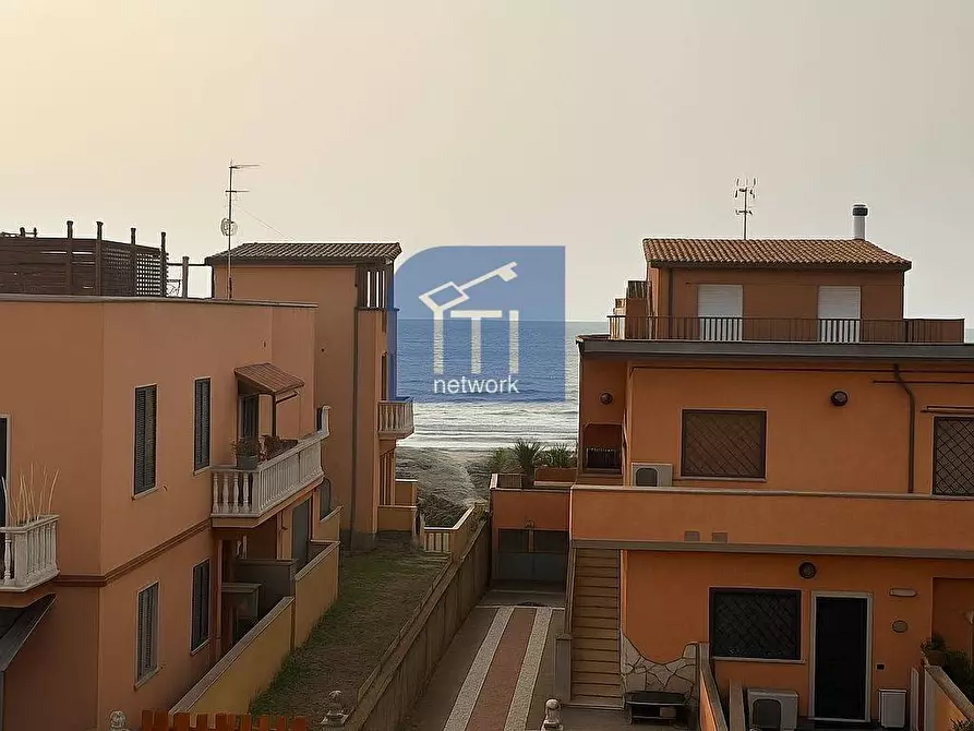 Immagine 1 di Appartamento in vendita  in Lungomare degli Ardeatini a Ardea