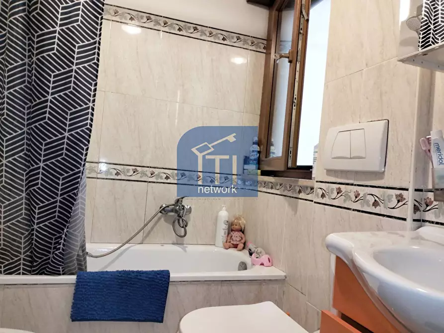 Immagine 16 di Appartamento in vendita  in via nino Taranto a Roma