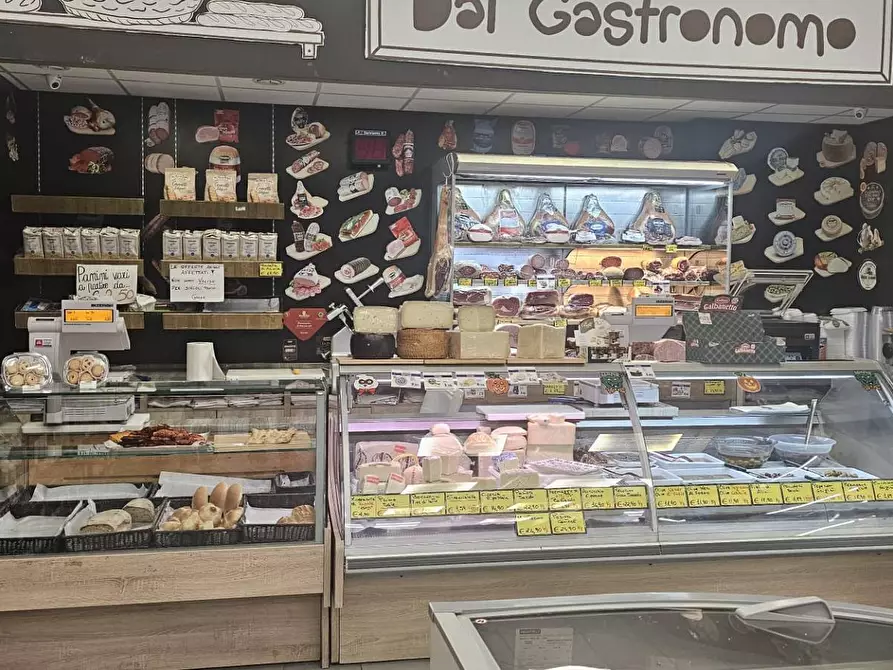 Immagine 3 di Attività commerciale in vendita  in Viale Francia 44 a Pomezia