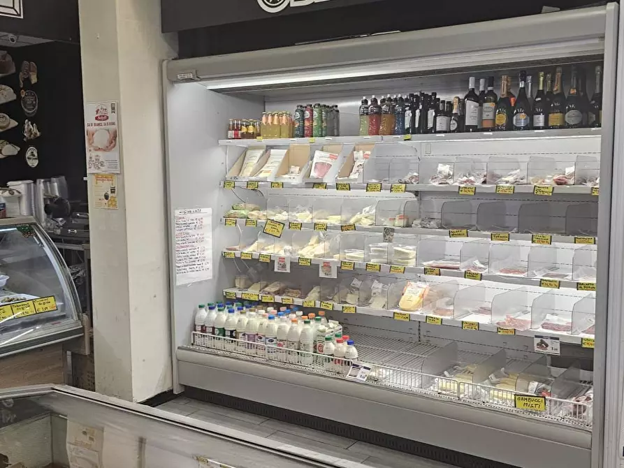 Immagine 4 di Attività commerciale in vendita  in Viale Francia 44 a Pomezia