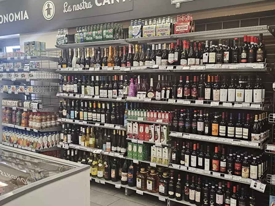 Immagine 7 di Attività commerciale in vendita  in Viale Francia 44 a Pomezia