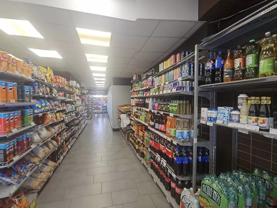 Immagine 13 di Attività commerciale in vendita  in Viale Francia 44 a Pomezia