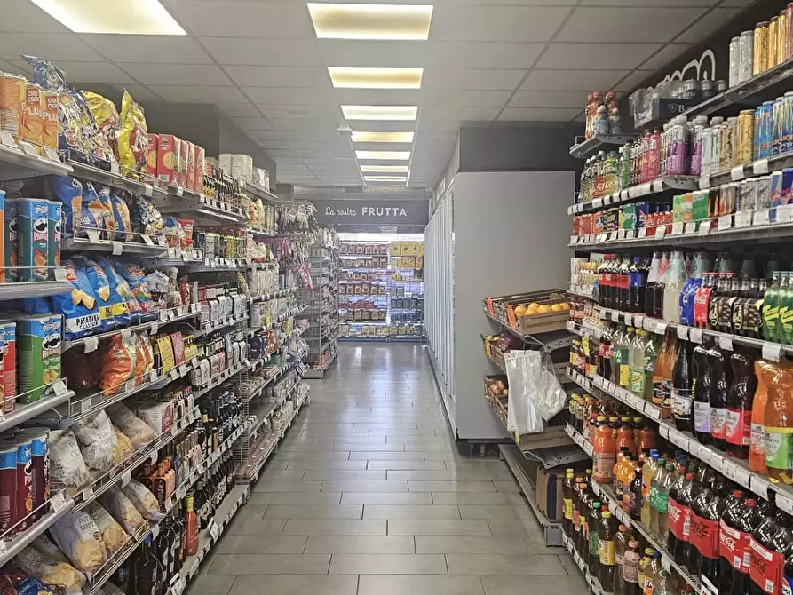 Immagine 14 di Attività commerciale in vendita  in Viale Francia 44 a Pomezia