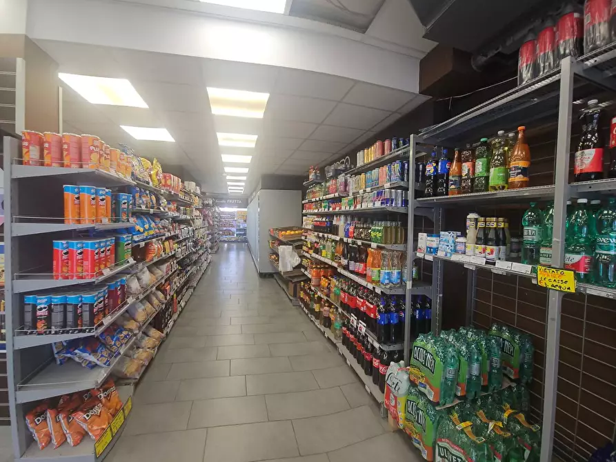 Immagine 15 di Attività commerciale in vendita  in Viale Francia 44 a Pomezia