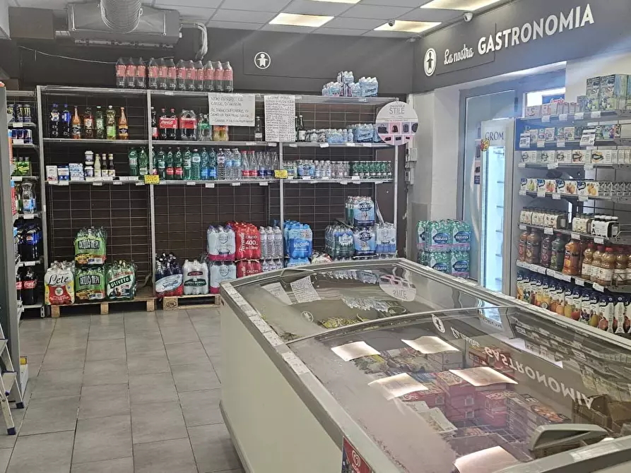 Immagine 17 di Attività commerciale in vendita  in Viale Francia 44 a Pomezia