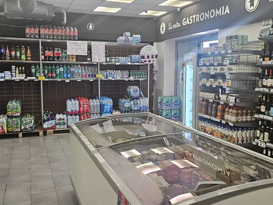 Immagine 18 di Attività commerciale in vendita  in Viale Francia 44 a Pomezia