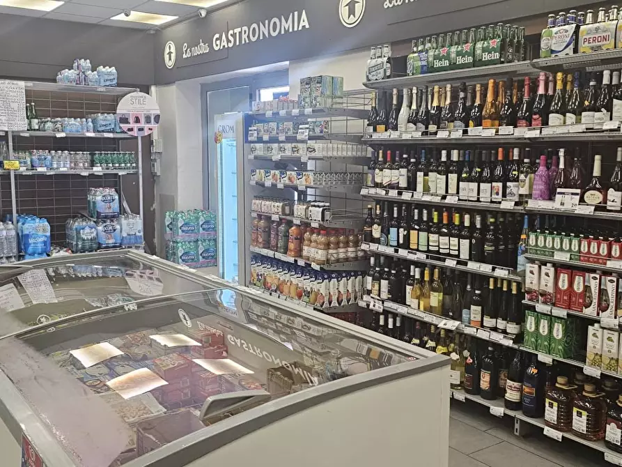 Immagine 19 di Attività commerciale in vendita  in Viale Francia 44 a Pomezia