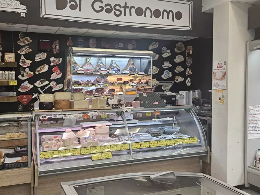 Immagine 20 di Attività commerciale in vendita  in Viale Francia 44 a Pomezia