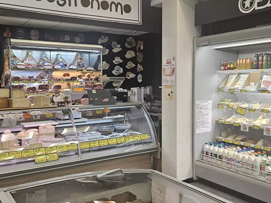 Immagine 21 di Attività commerciale in vendita  in Viale Francia 44 a Pomezia