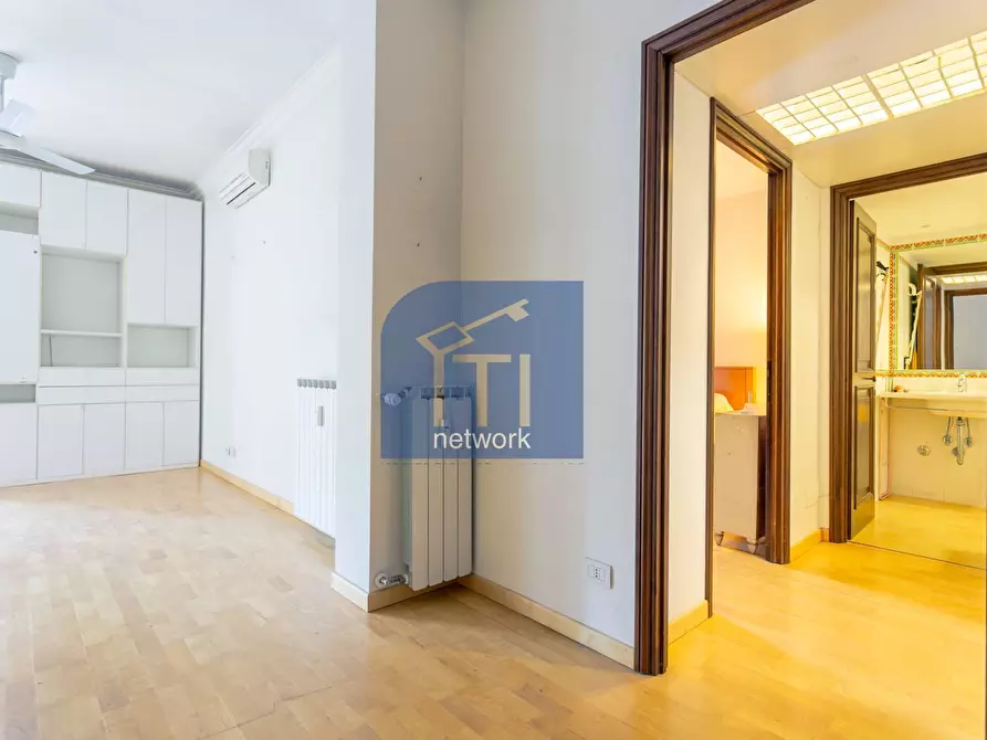 Immagine 4 di Appartamento in vendita  in Via Mar Rosso 323 a Roma