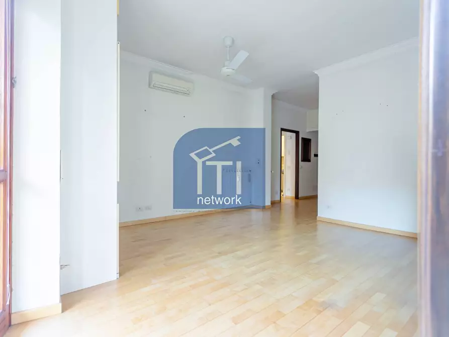 Immagine 6 di Appartamento in vendita  in Via Mar Rosso 323 a Roma