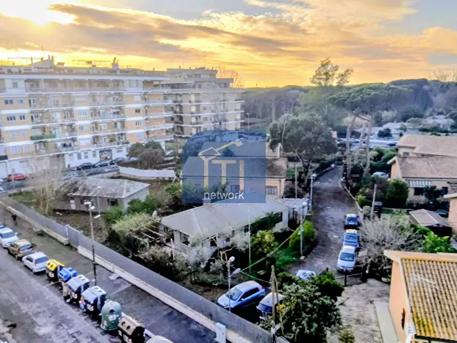 Immagine 41 di Attico in vendita  in Via Delle Baleari a Roma