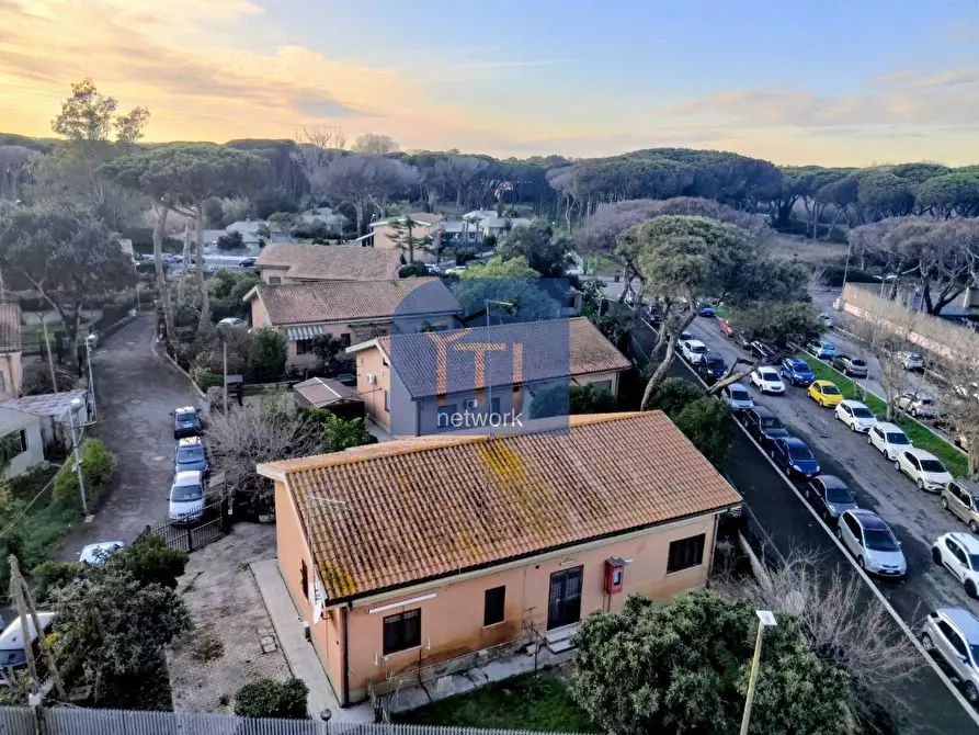 Immagine 44 di Attico in vendita  in Via Delle Baleari a Roma