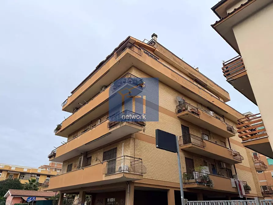 Immagine 1 di Appartamento in vendita  in Largo Columella a Pomezia