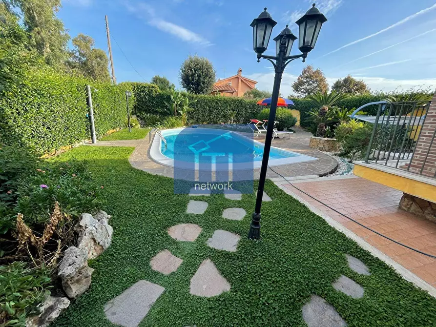 Immagine 2 di Casa semindipendente in vendita  in Via Lecce a Ardea