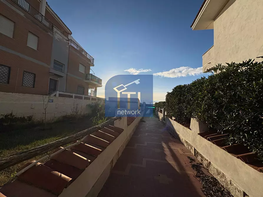 Immagine 28 di Attico in vendita  in Lungomare degli Ardeatini 503 a Ardea