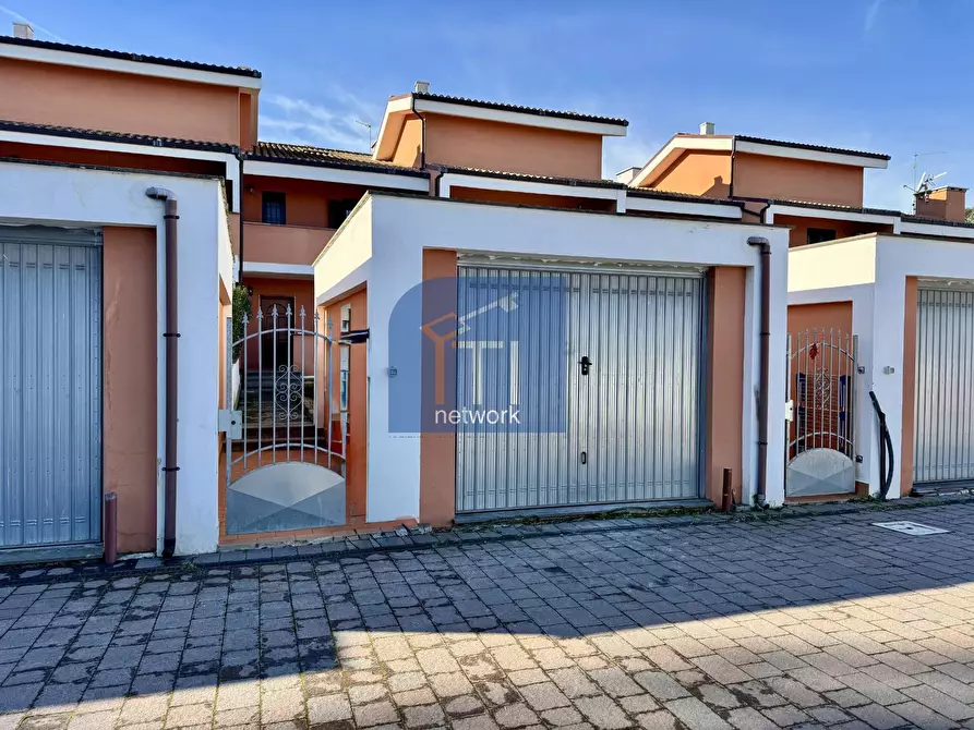 Immagine 5 di Appartamento in vendita  in Via Domenico Mustilli a Roma