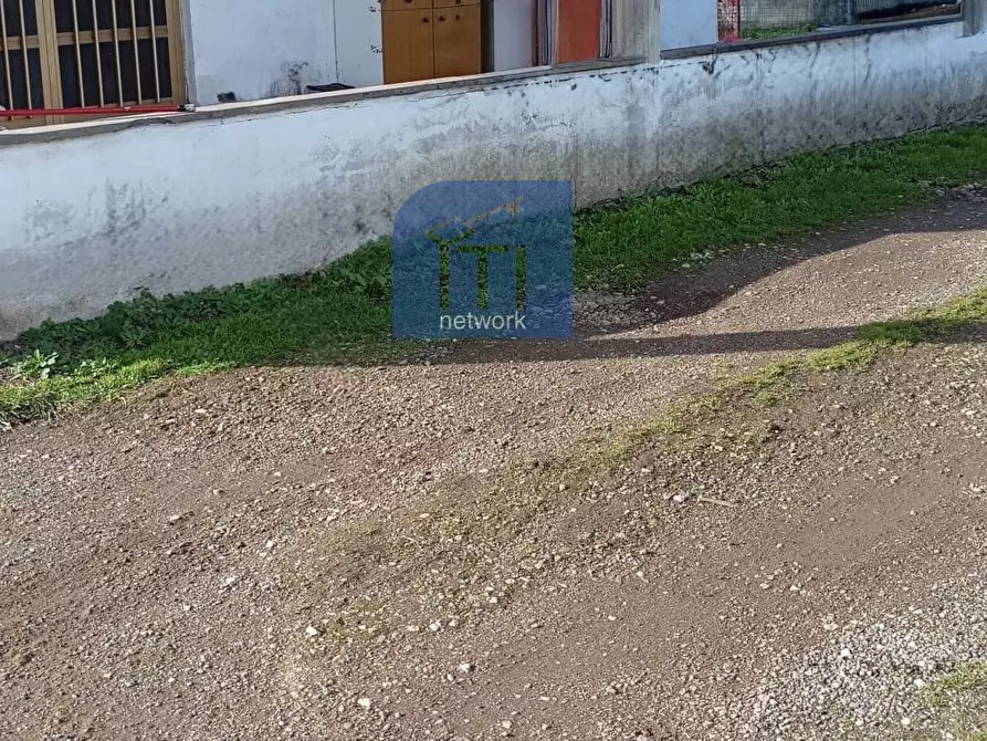 Immagine 2 di Casa semindipendente in vendita  in Via Capraia a Aprilia