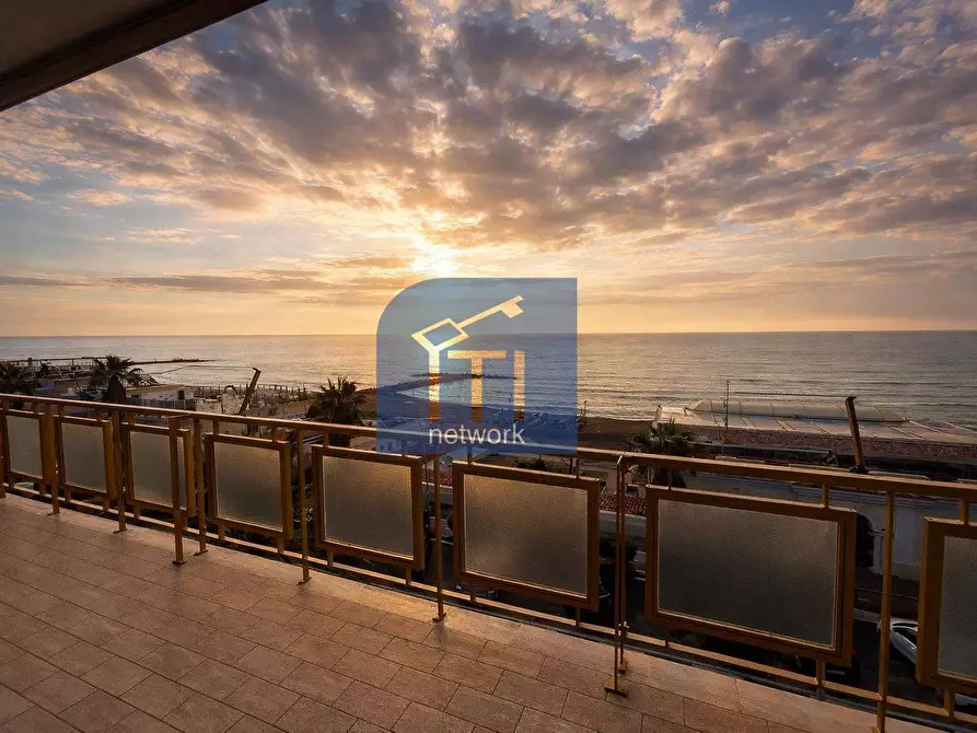 Immagine 1 di Attico in vendita  in lungomare Paolo Toscanelli 216 a Roma