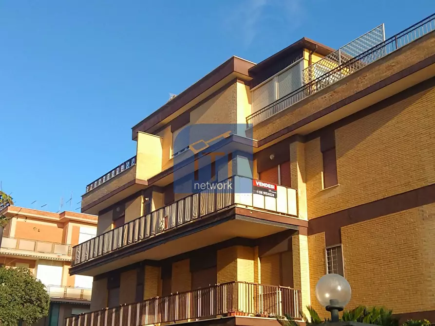 Immagine 4 di Appartamento in vendita  in VIA SVEZIA a Pomezia