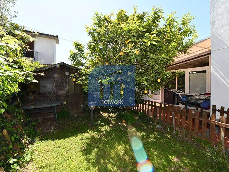 Immagine 7 di Casa semindipendente in vendita  in Via Dora Baltea a Ardea